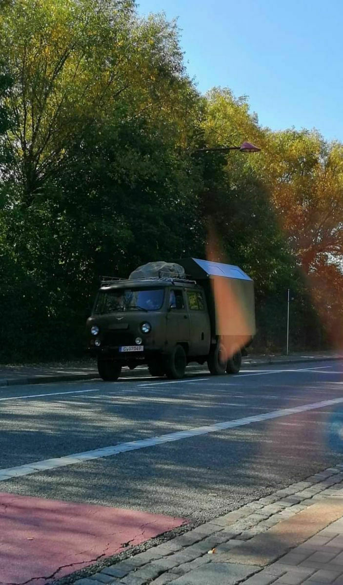 Der Schrottplatz - Spiegelsymmetrisch des Showrooms