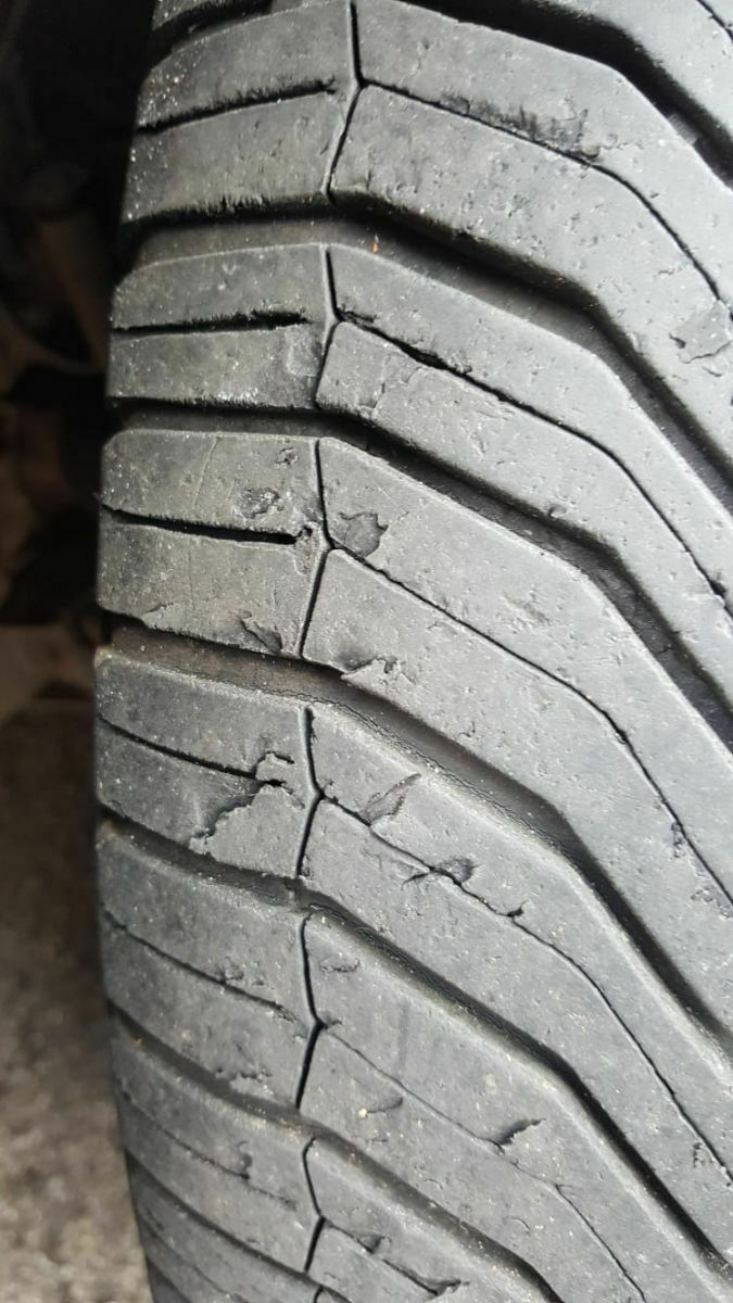Laufläche löst sich auf, 3 Jahre alte Michelin Cross Climates