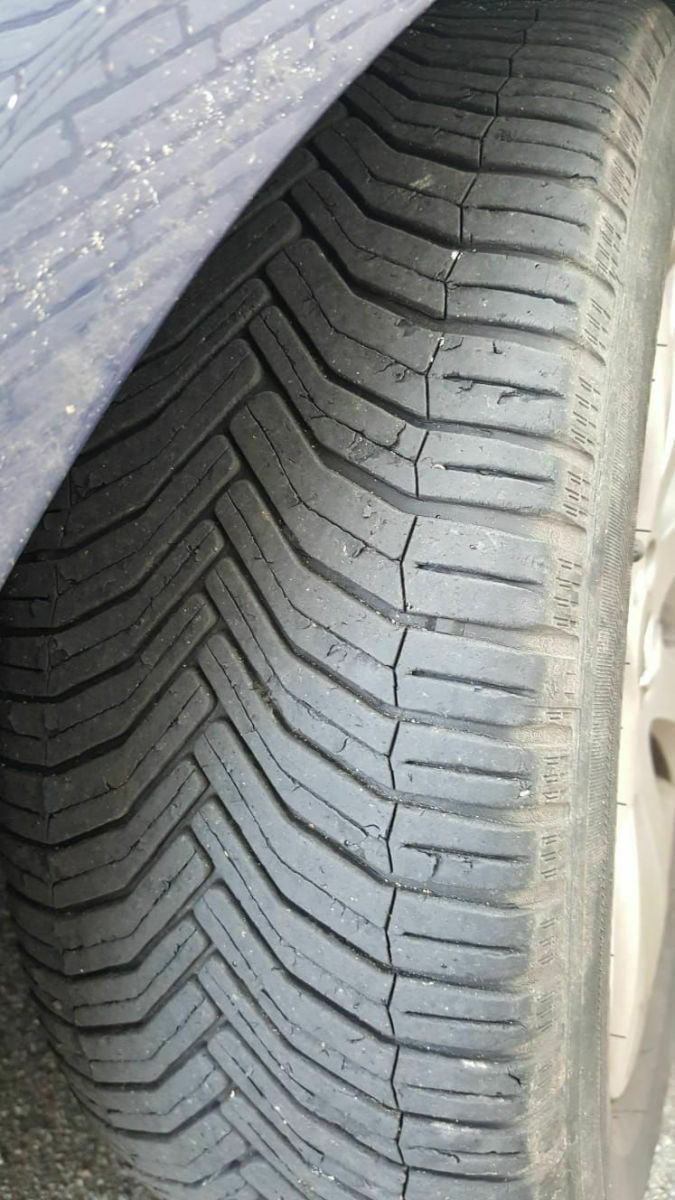 Laufläche löst sich auf, 3 Jahre alte Michelin Cross Climates