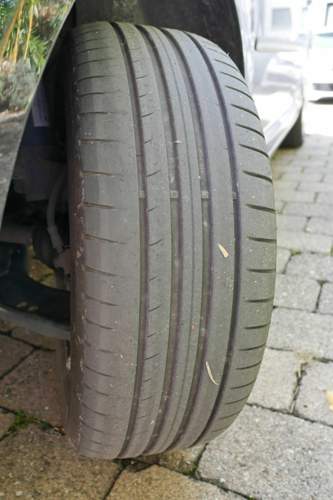 155 tkm-VL-dunlop-innen-stark-abgefahren