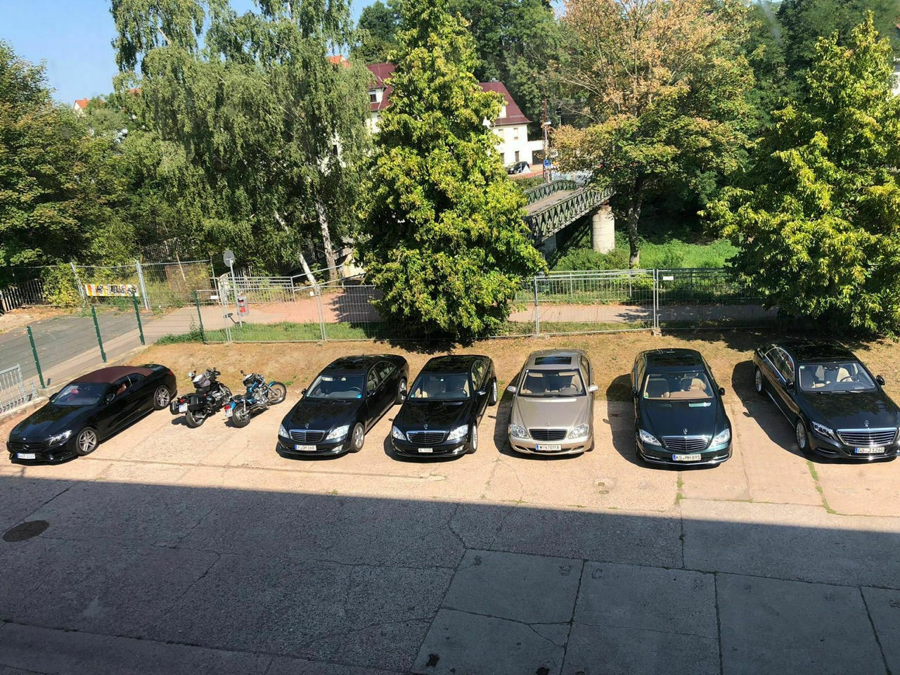 Ein bisschen im Hintergrund