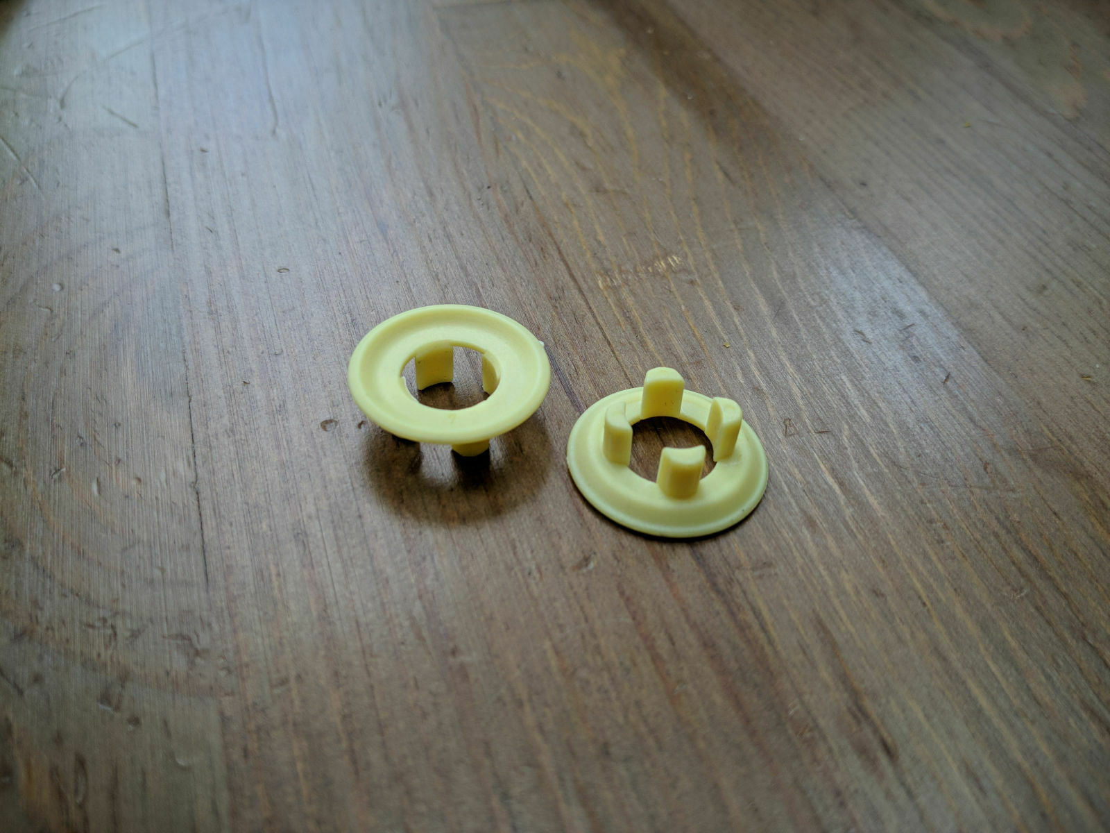 Omega B - Türbremse - E-Teil Nr. Plastikhülse Türfangband.