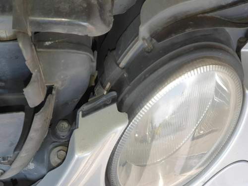 Verschraubungen der Stoßstange