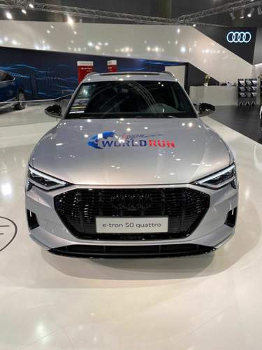 Schwarzer Grill I schwarze Seitenspiegel.jpg