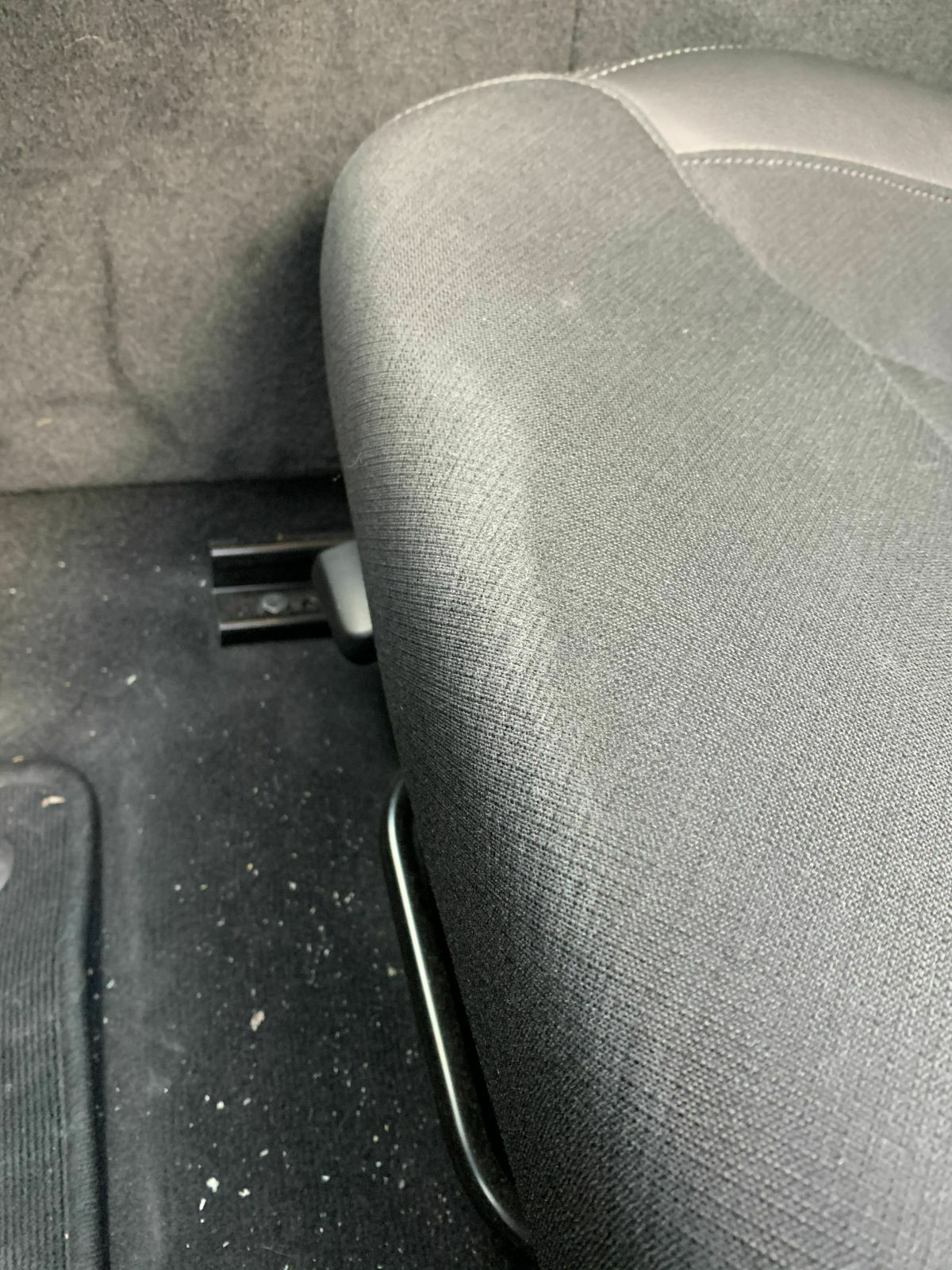 „Abgenutzter“ Textil/T-Tech Fahrersitz