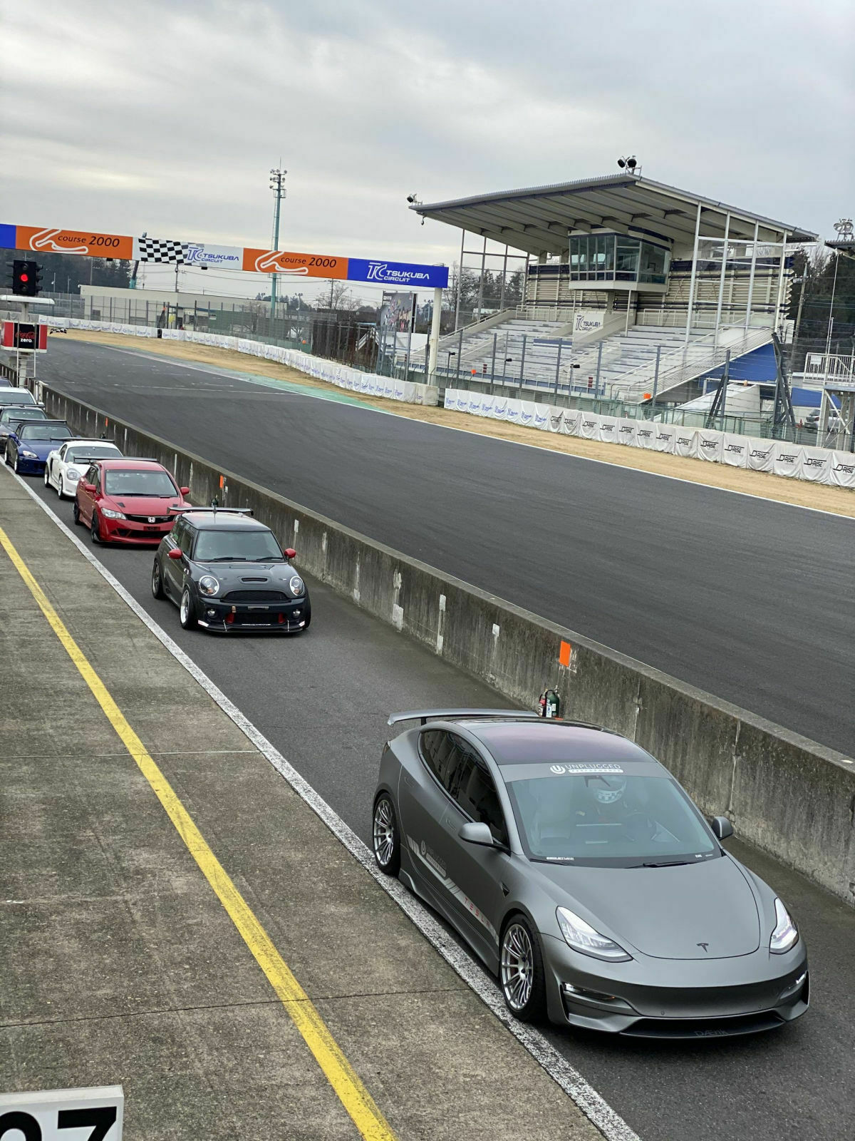 Die Model 3/Y Community Ecke - Diskussionen abseits des Fahrzeugs, ein Treffpunkt für Stromgespräche