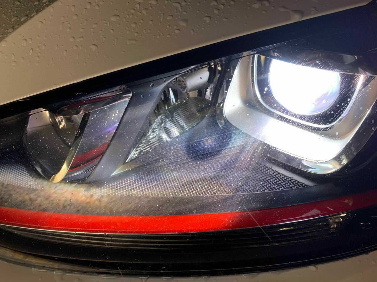 Xenon Linse beschlagen, verschmutzt, Kreis auf der Linse