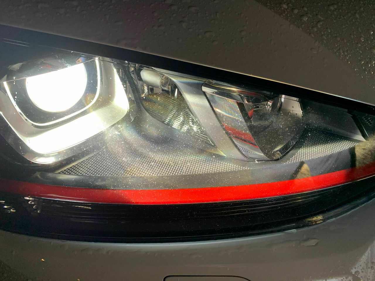 Xenon Linse beschlagen, verschmutzt, Kreis auf der Linse