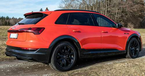 E-Tron rot hinten