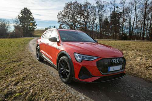 E-Tron rot vorne