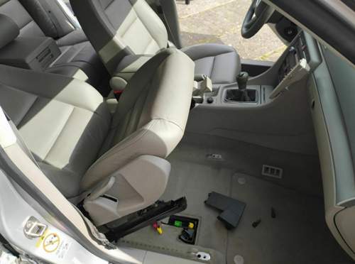 Ausbau Vordersitze.jpg