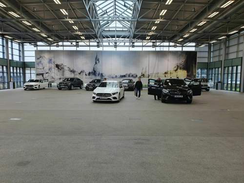 Da steht ER! 2ter von links!