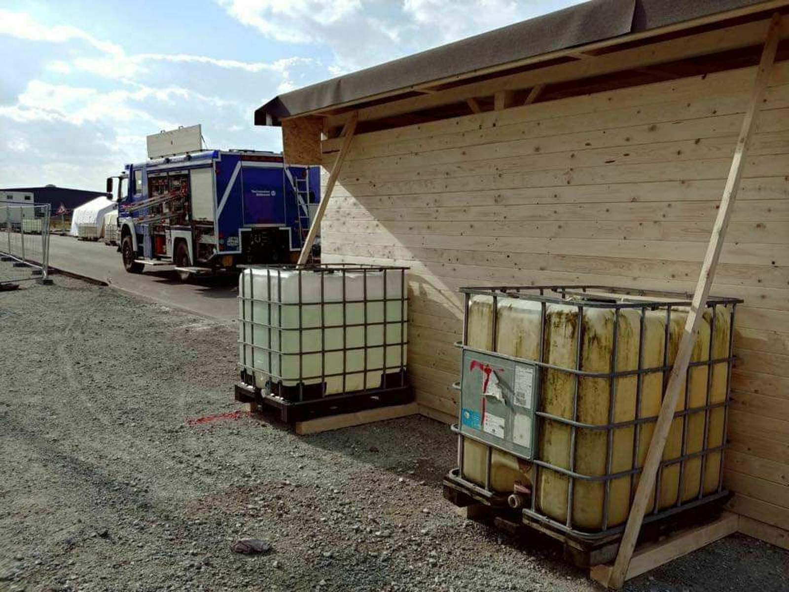 926e35d9-9a64-4835-8bfa-b9990996516f