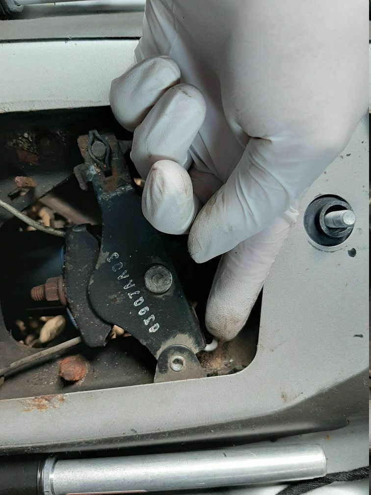 Rückholfeder Fußfeststellbremse defekt