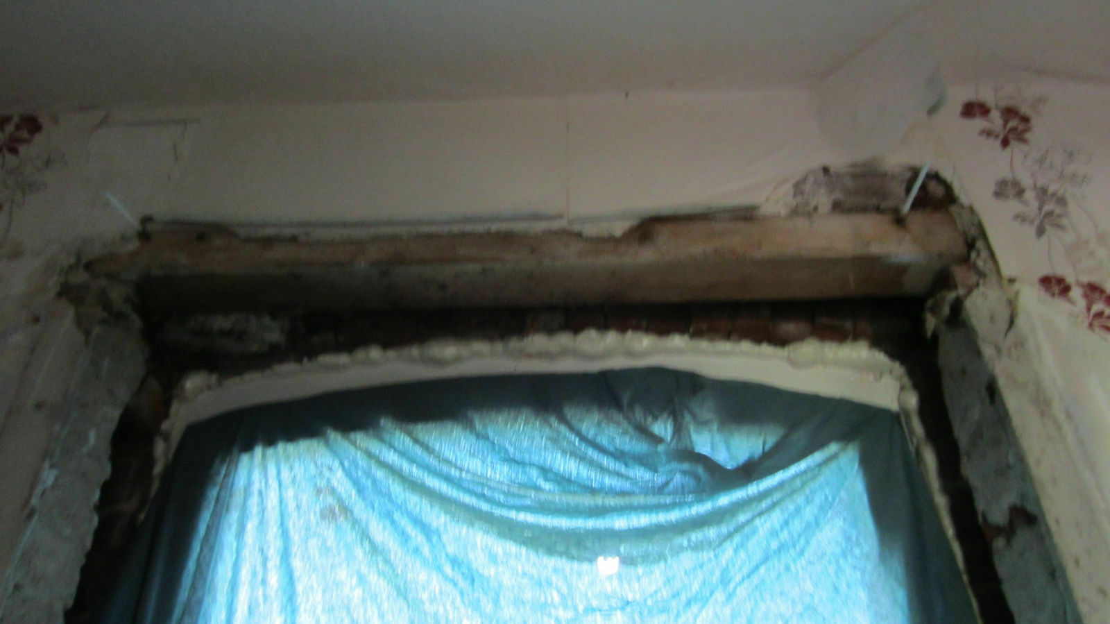 Der Schrottplatz - Spiegelsymmetrisch des Showrooms