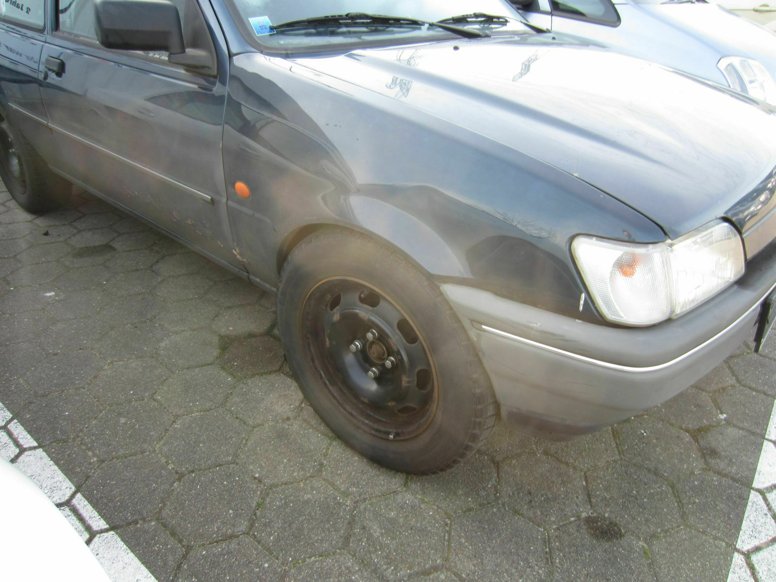 Der Schrottplatz - Spiegelsymmetrisch des Showrooms