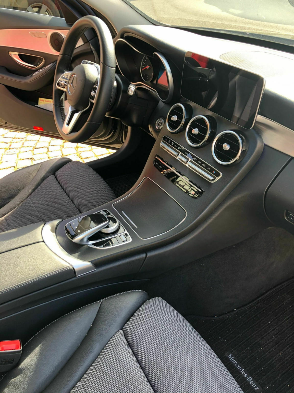 Der Klavierlack der Mittelkonsole