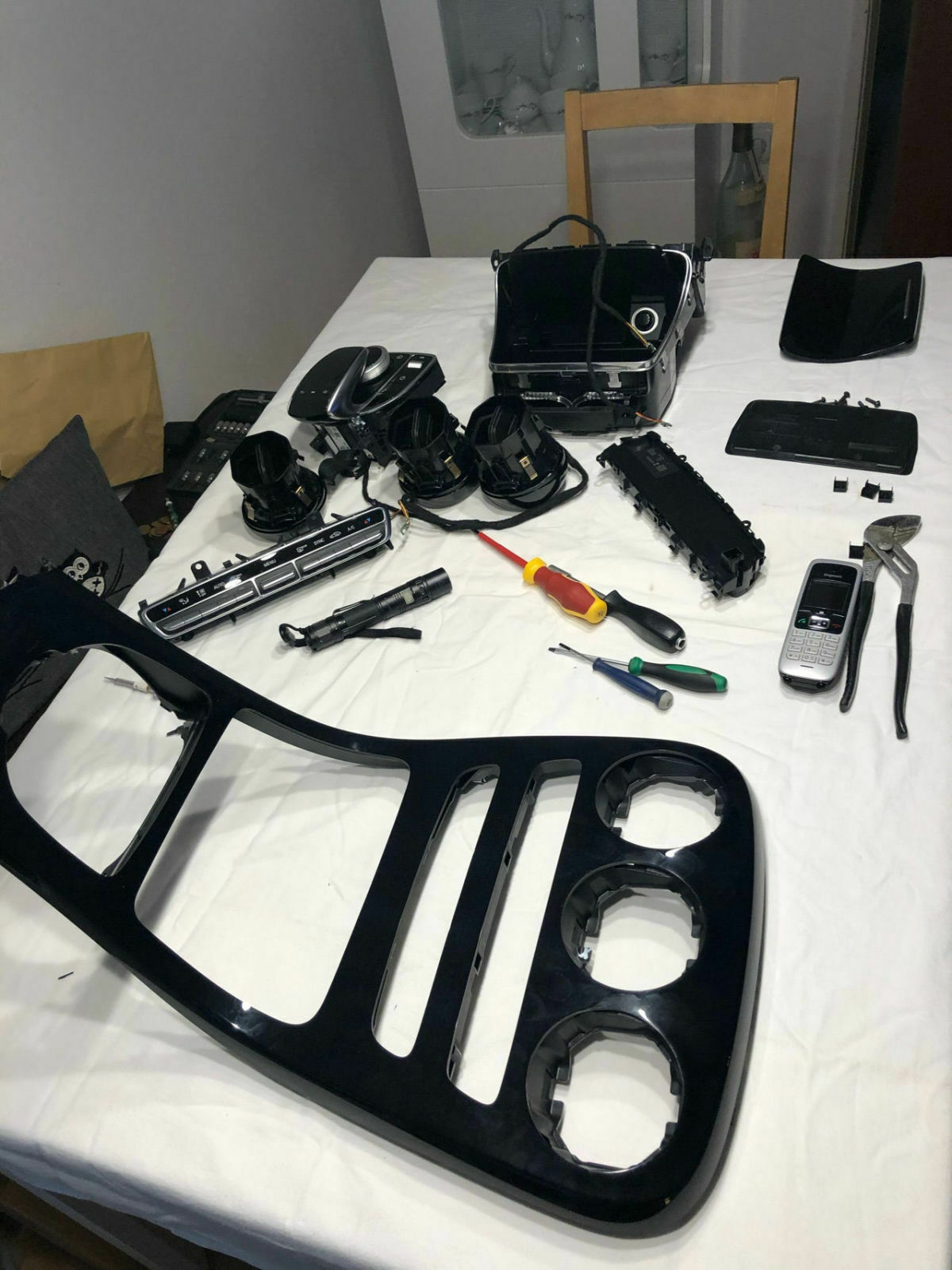 Der Klavierlack der Mittelkonsole