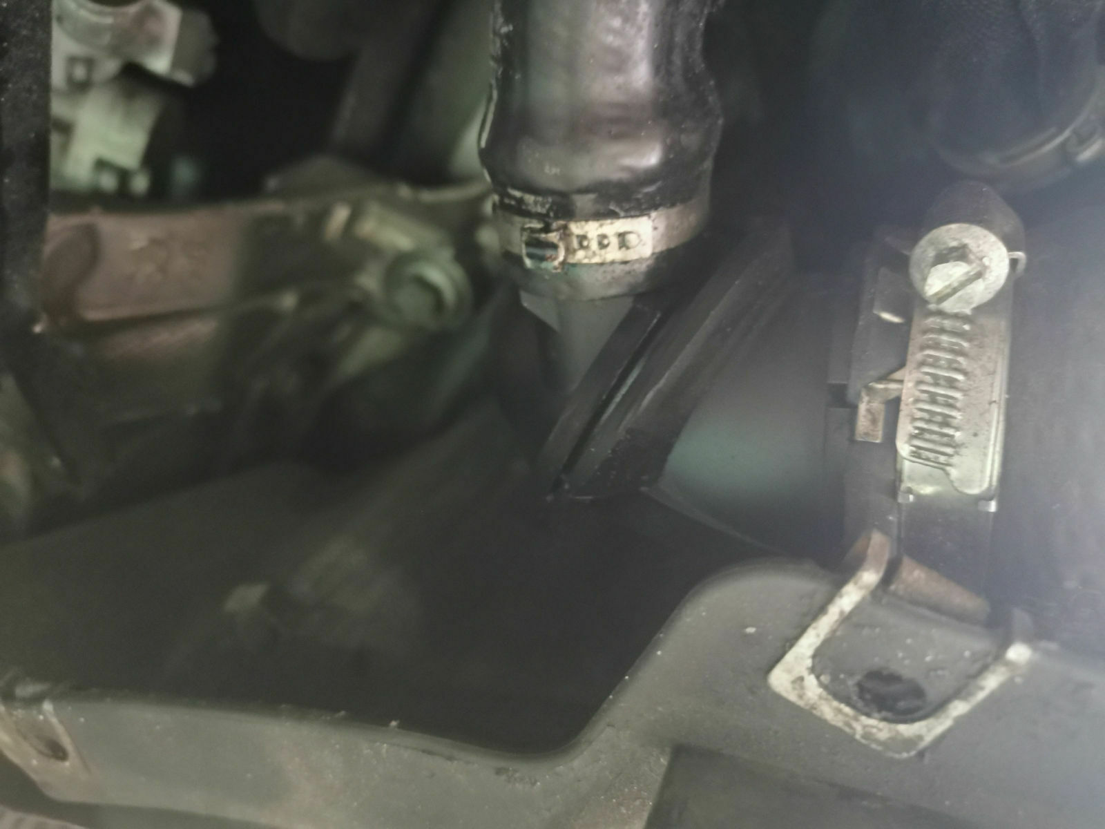 Auto verliert ÖL, Autohändler sieht es nicht