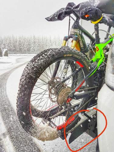 Hitzeschutzblech am Thule 917.jpeg