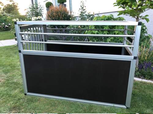 Hundebox seitlich