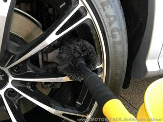 Large zwischen der Bremsscheibe