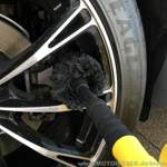 Large zwischen der Bremsscheibe