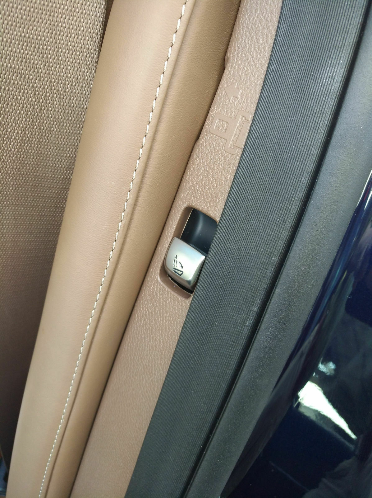 Fondlehnenentriegelungsschalter im Fond nachrüsten (T-Modell)