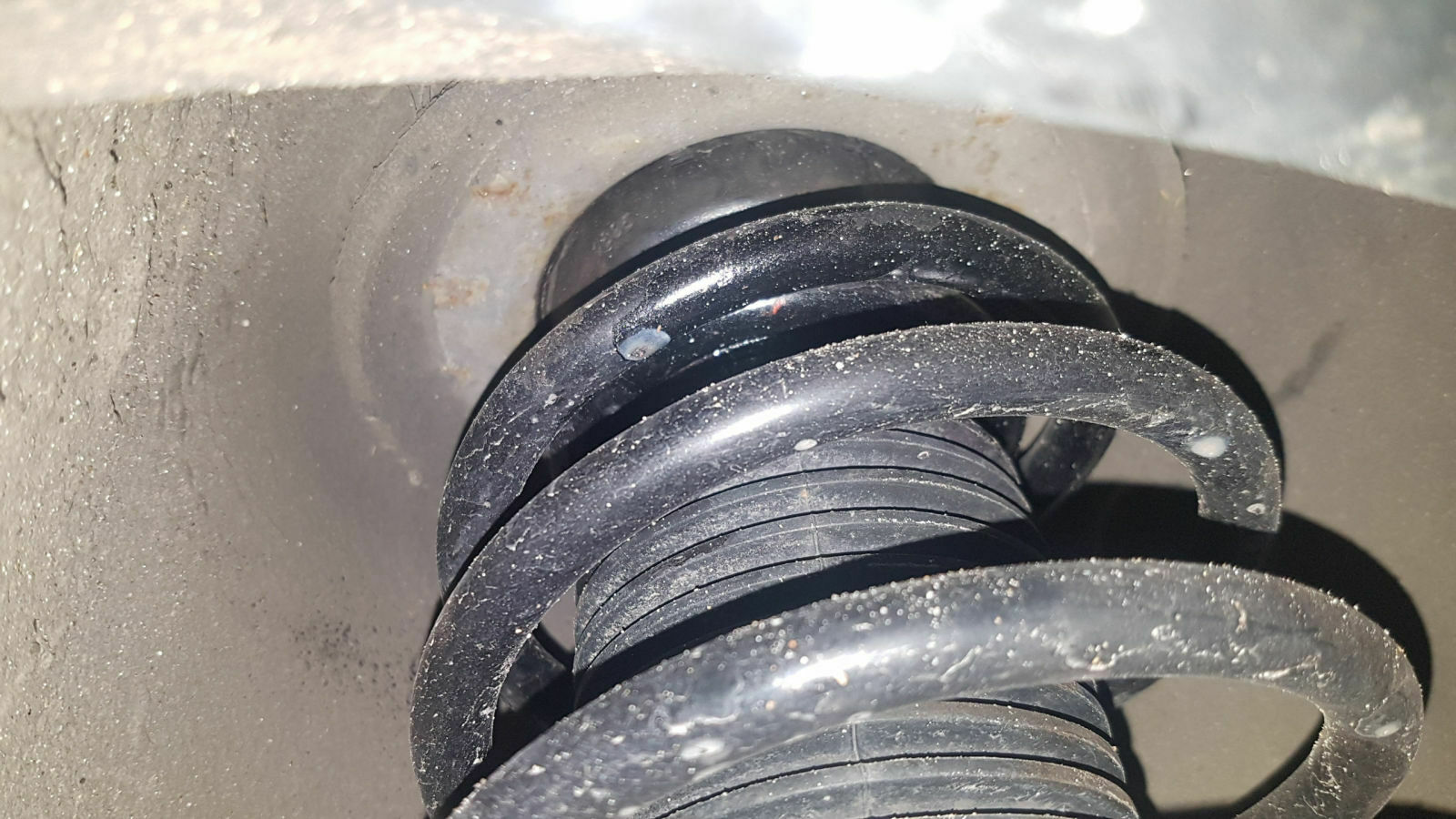 Antriebswelle schleift am Rahmen!