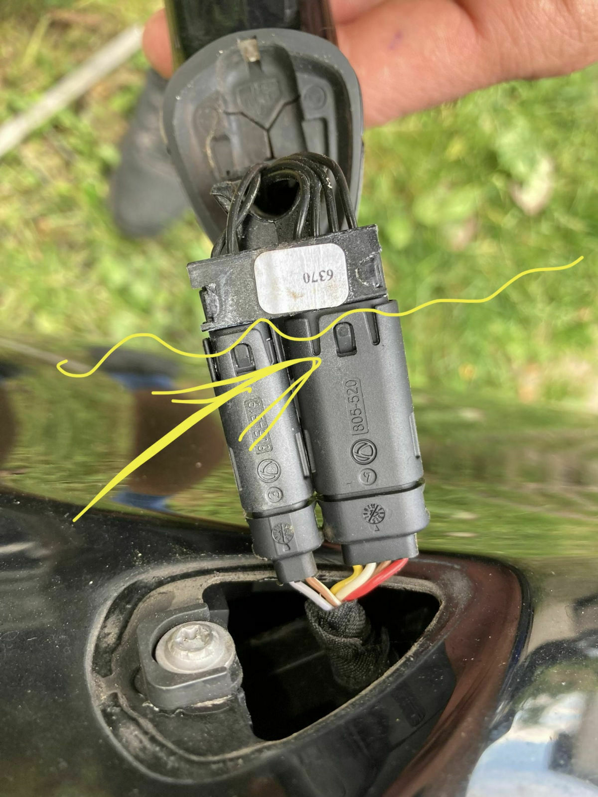 Schließe den Wagen mit Fernbed ab. und der macht selbst wieder auf - bis Batterie entladen