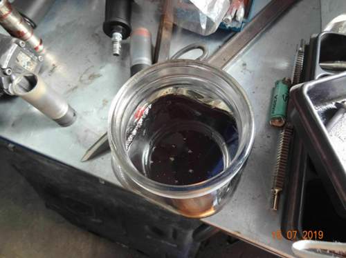 Alte Getriebeöl nach 62000 km.