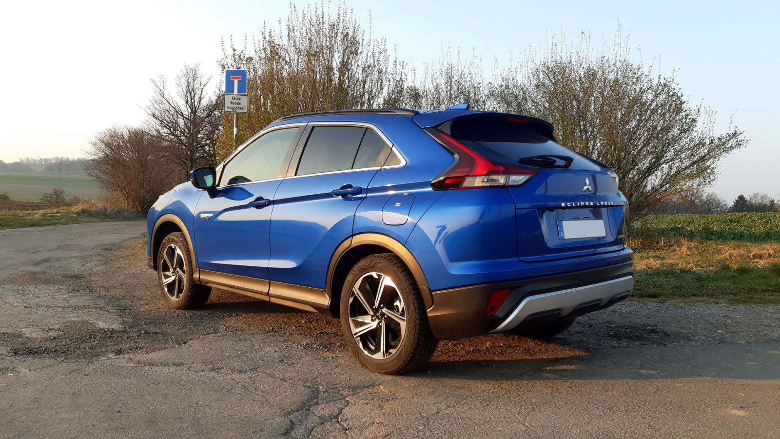 Mitsubishi Eclipse Cross links hinten