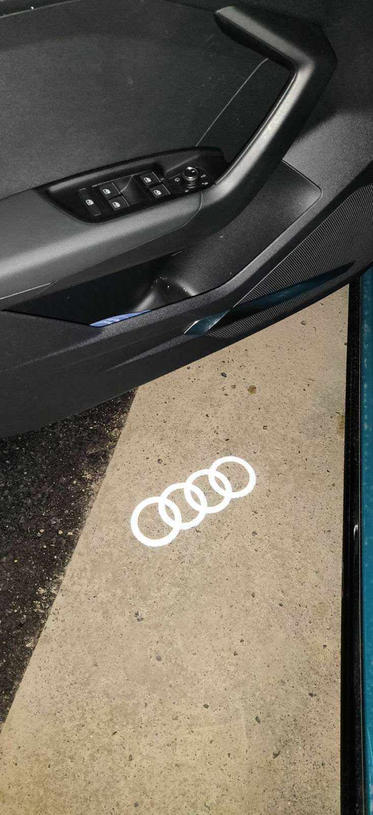 Innenlicht bzw. Türlicht / Audi-Ringe Nachrüsten beim A1 GB