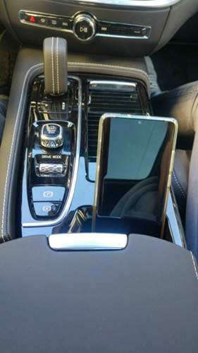 V60 T6 Twin Engine Telefon-Ablage