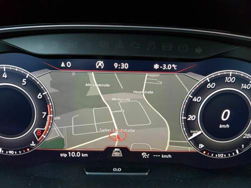 Als Maeusekino wuerde ich allerdings die digitalen Cockpits nicht bezeichnen. So ein grosses Navi direkt vor Augen finde ich schon angenehm..jpg