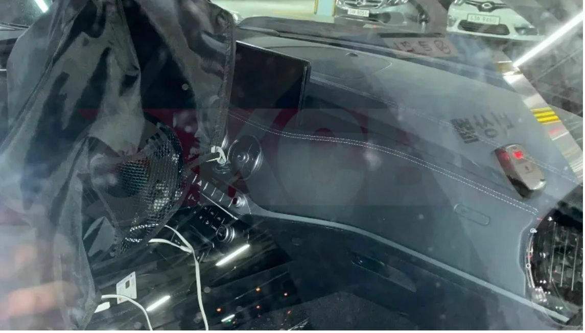 KIA STINGER FACELIFT unverstellt von hinten.