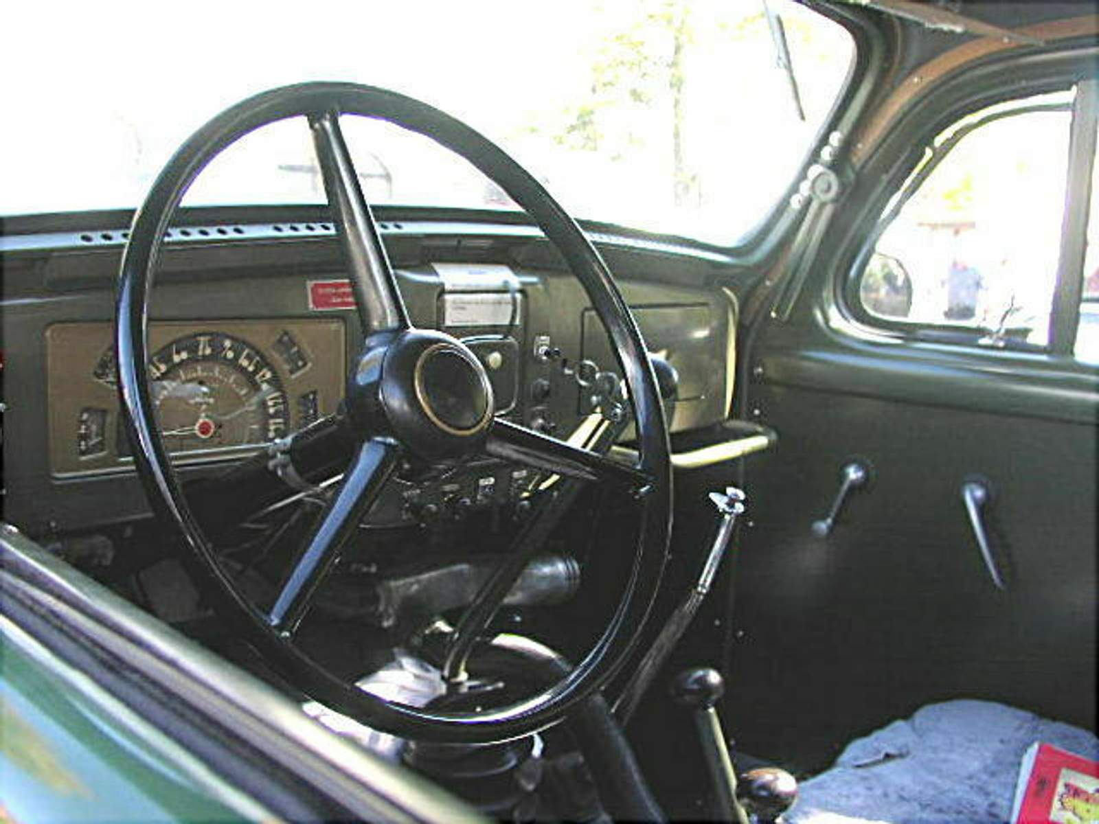 volvo-radio-car-1957