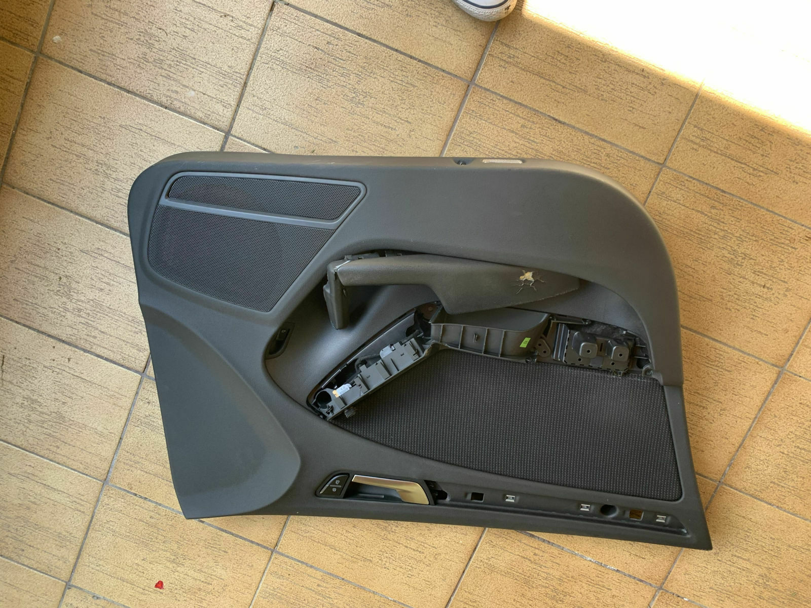 Armauflage an der Tür gerissen! Austausch?