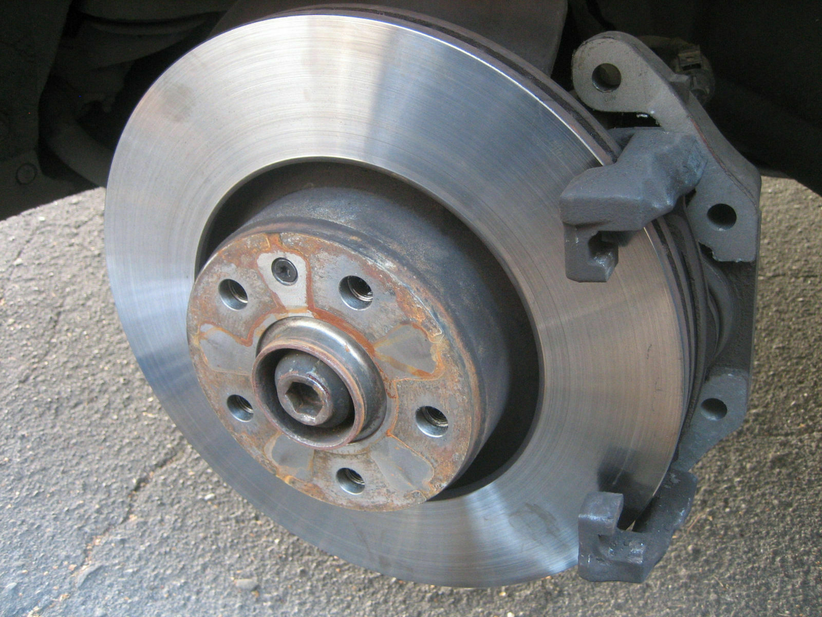 Falsche Bremsscheiben vorne im Audi A6 4F verbaut