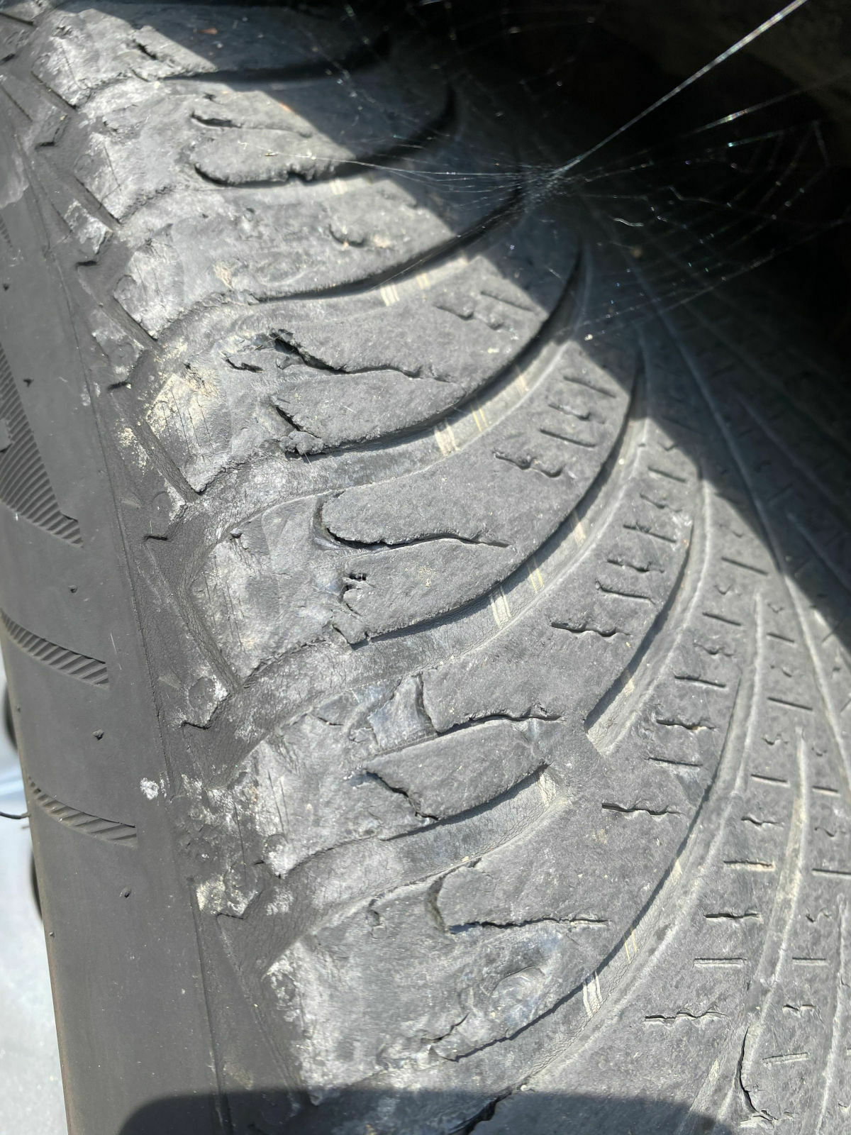 Merkwürdige Reifenabnutzung