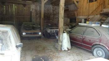 Scheune-innen-mit-golf-cabrio-6er-bmw