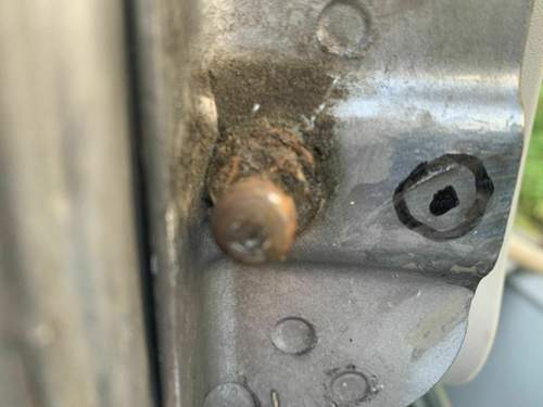 Schwarzer Kreis = alte Position