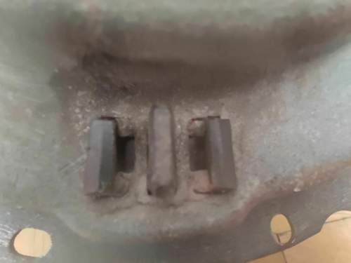 Scheinwerfer H4 Haltestifte.jpg