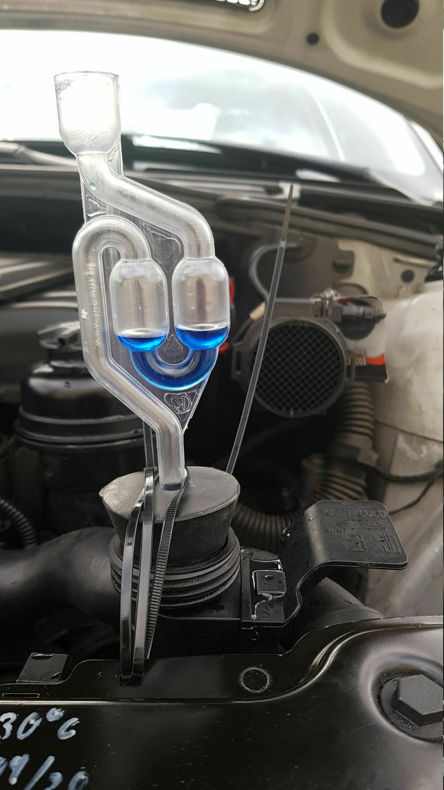 Temperaturanzeige geht plötzlich in den roten Bereich