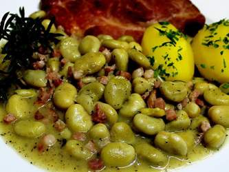 Dicke-bohnen-mit-speck-und-salzkartoffeln
