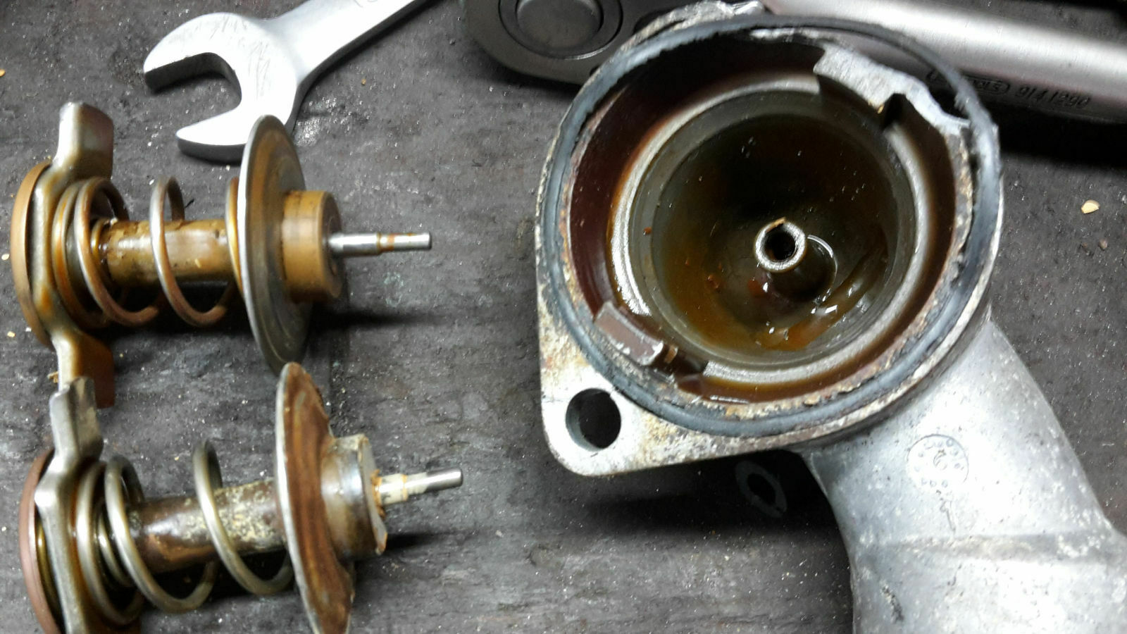 Omega B - X25XE - Bekomme den Thermostat nicht heraus?