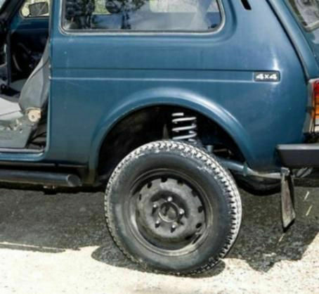 Der Schrottplatz - Spiegelsymmetrisch des Showrooms