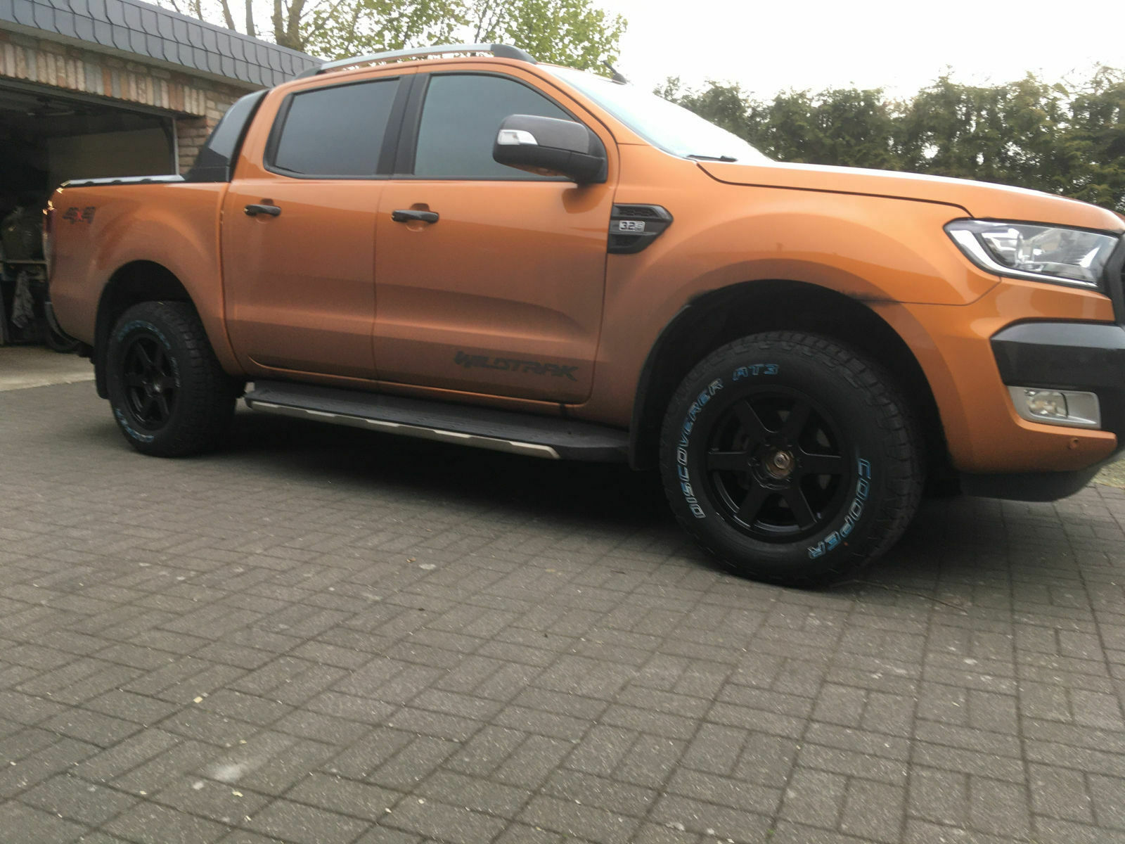 Der Schrottplatz - Spiegelsymmetrisch des Showrooms