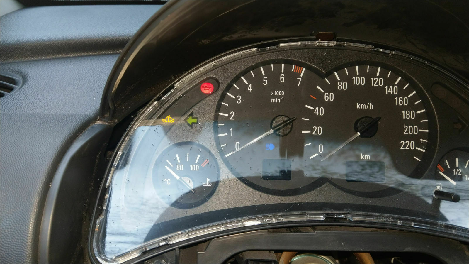 Neuer Tacho (Gebraucht) Opel Corsa C (X01) 1.2 Automatik (F08, F68) eingebaut, Motor startet nicht!