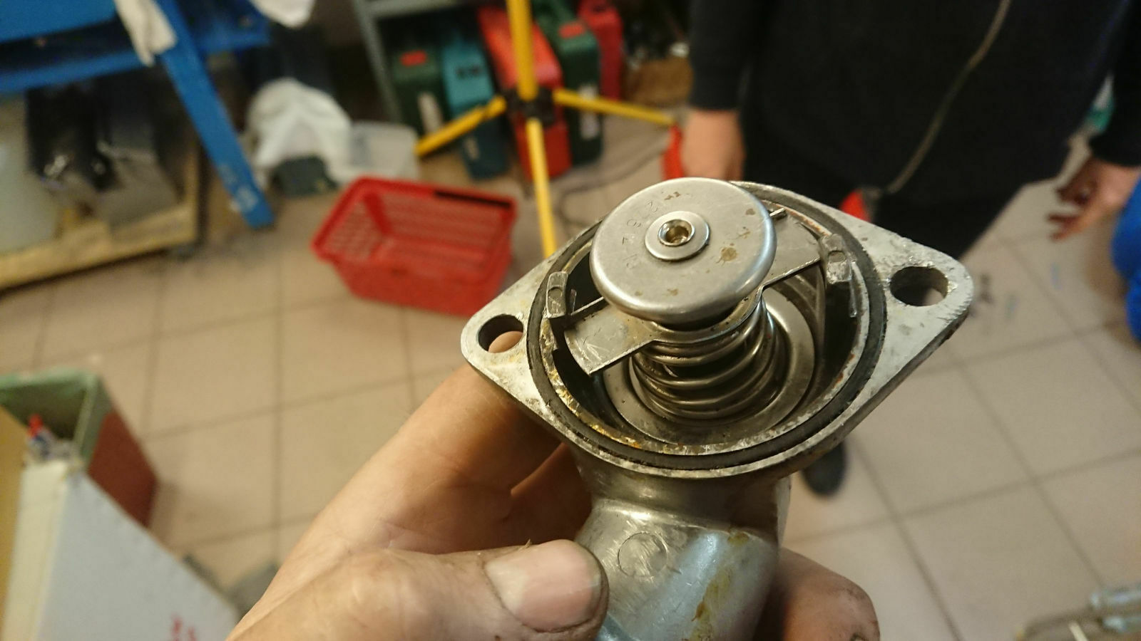 Omega B - X25XE - Bekomme den Thermostat nicht heraus?